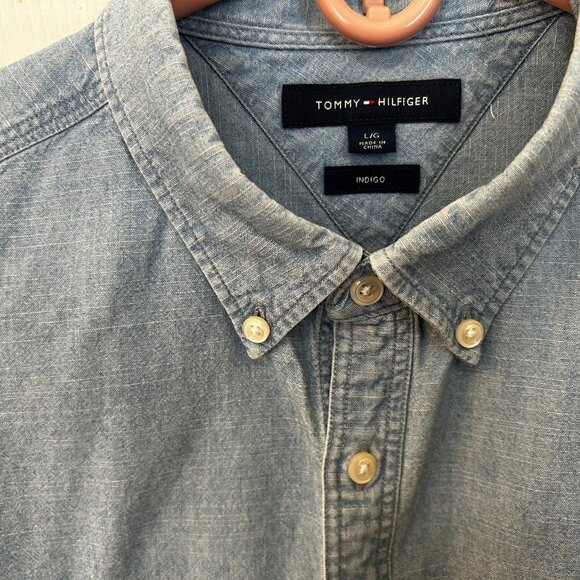 Men's Tommy Hilfiger denim shirt - Picture 2 of 3